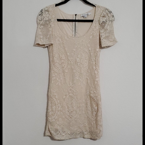 Forever 21 Dresses & Skirts - FOREVER 21 cream short sleeve lacey overlay lined dress Med. prom formal date